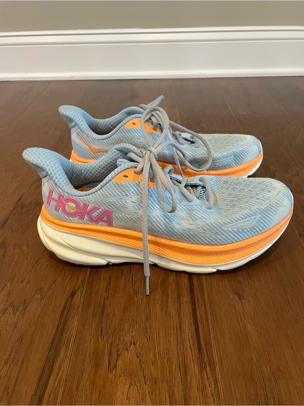 Hoka Clifton 9 Women’s Wide Sneakers